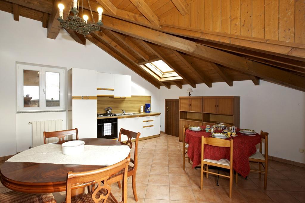 Bella Casa alla Spiaggia Tronzano Lago Maggiore Esterno foto