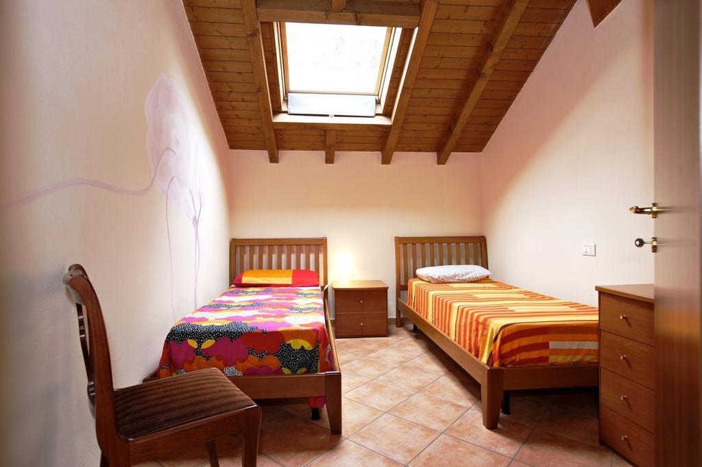 Bella Casa alla Spiaggia Tronzano Lago Maggiore Esterno foto