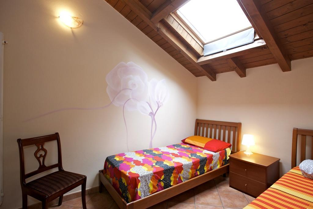Bella Casa alla Spiaggia Tronzano Lago Maggiore Esterno foto