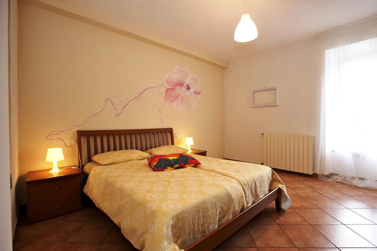 Bella Casa alla Spiaggia Tronzano Lago Maggiore Esterno foto
