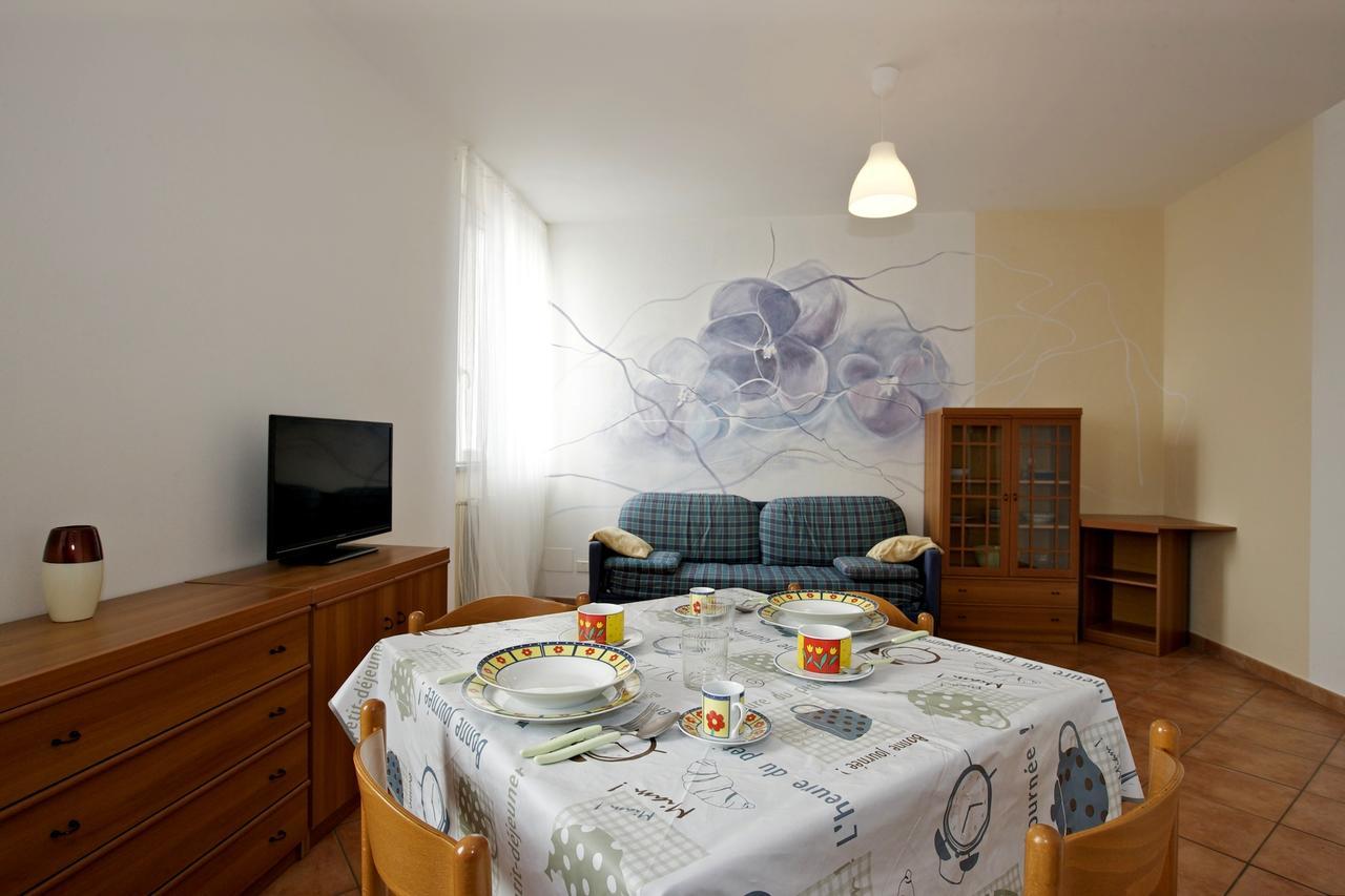 Bella Casa alla Spiaggia Tronzano Lago Maggiore Esterno foto